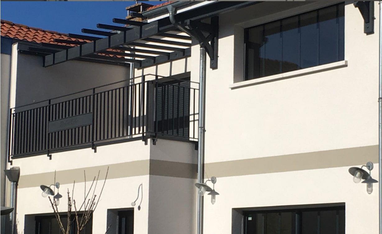 Facade maison vue rapprochée après Traitement de fissures et imperméabilisation des murs à La Teste par ISO&FACE