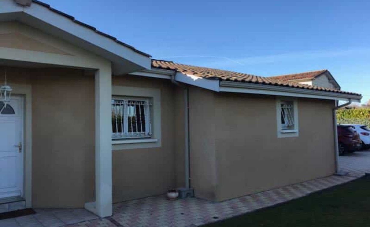 Maison plain pied à Sadirac avant changement de couleur et traitement des fissures