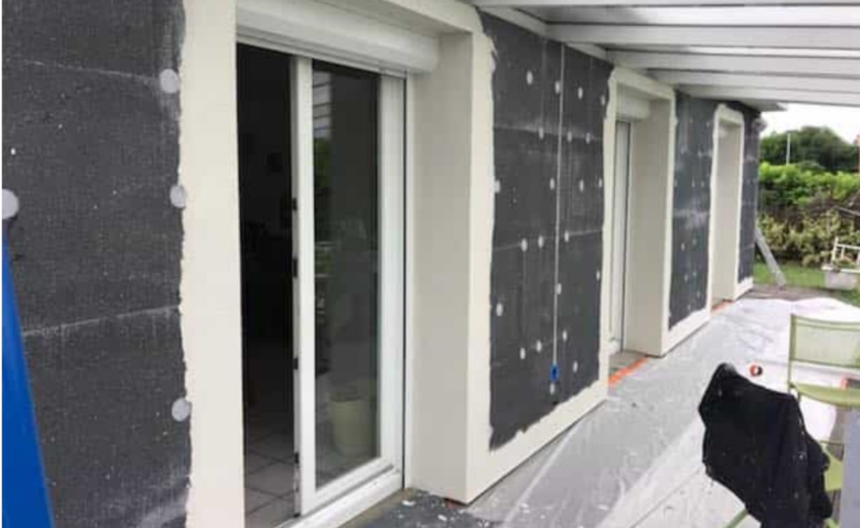 Pendant la réalisation de l'isolation thermique par l'extérieur (ITE plain pied Blanquefort)