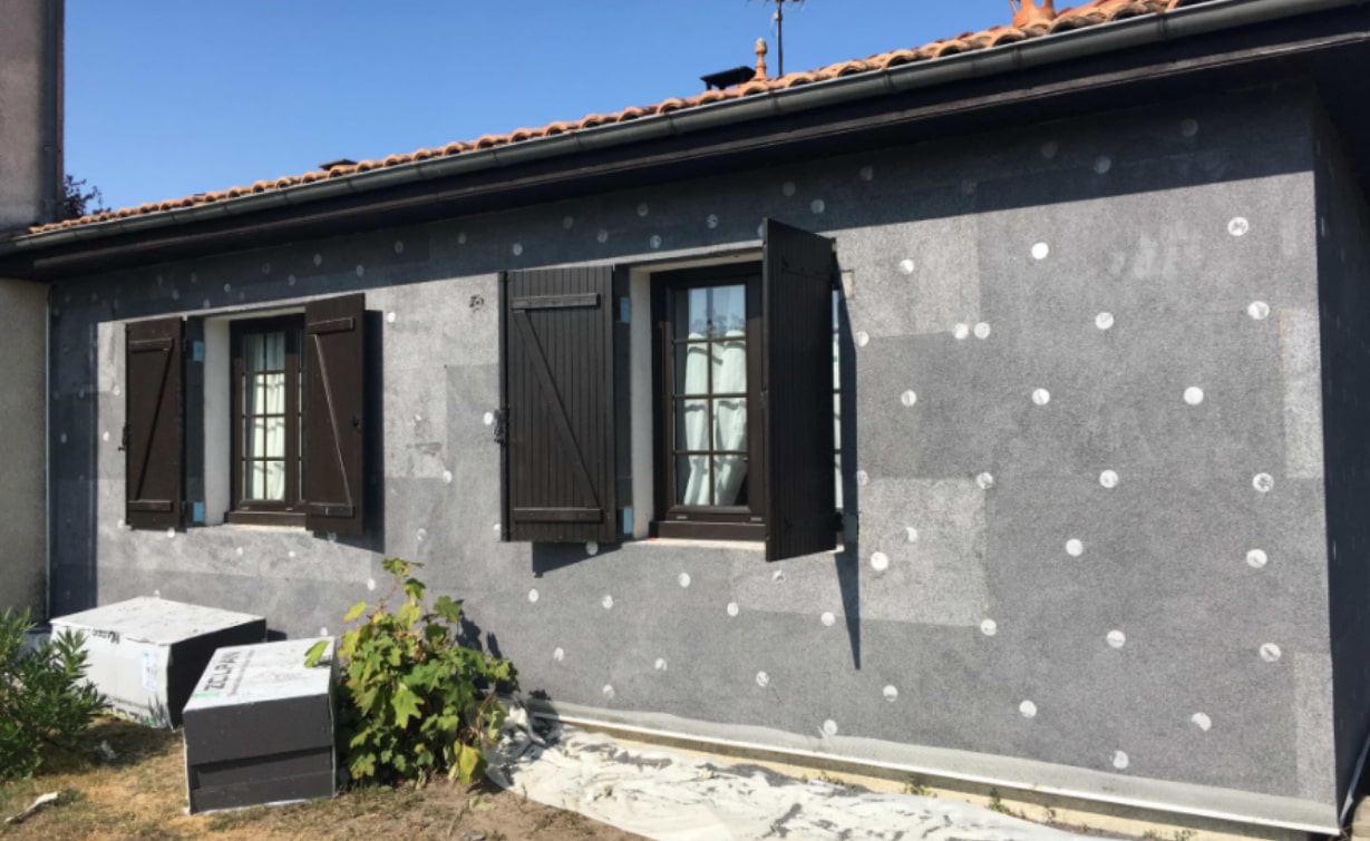 Pendant l'arbitrage ravalement & isolation extérieure au Pian-Médoc - ITE