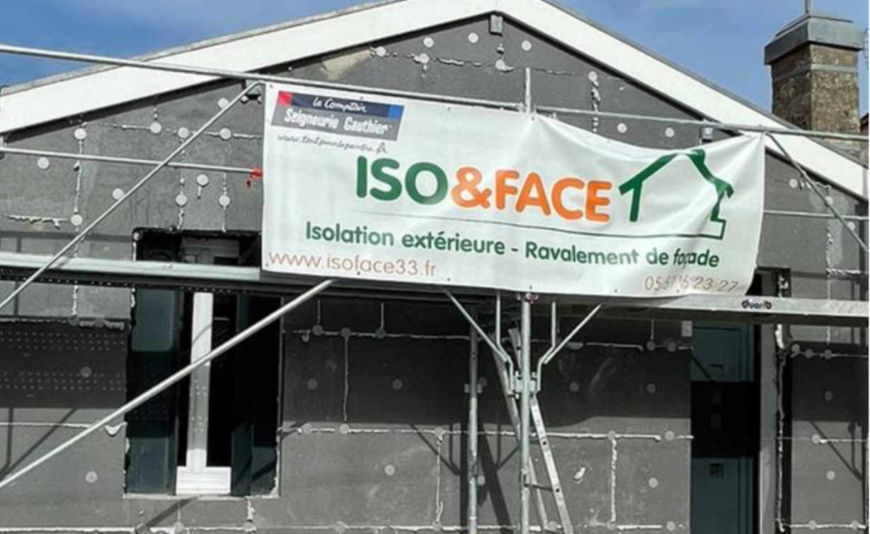 Pendant un chantier d'isolation thermique par l'extérieur - ITE 2 faces à Bègles