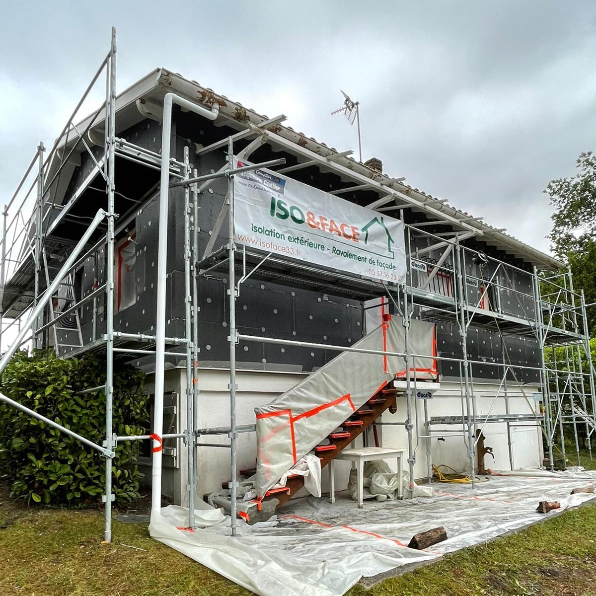 Isolation thermique par l'extérieur en cours polystyrène graphité à Cazaux
