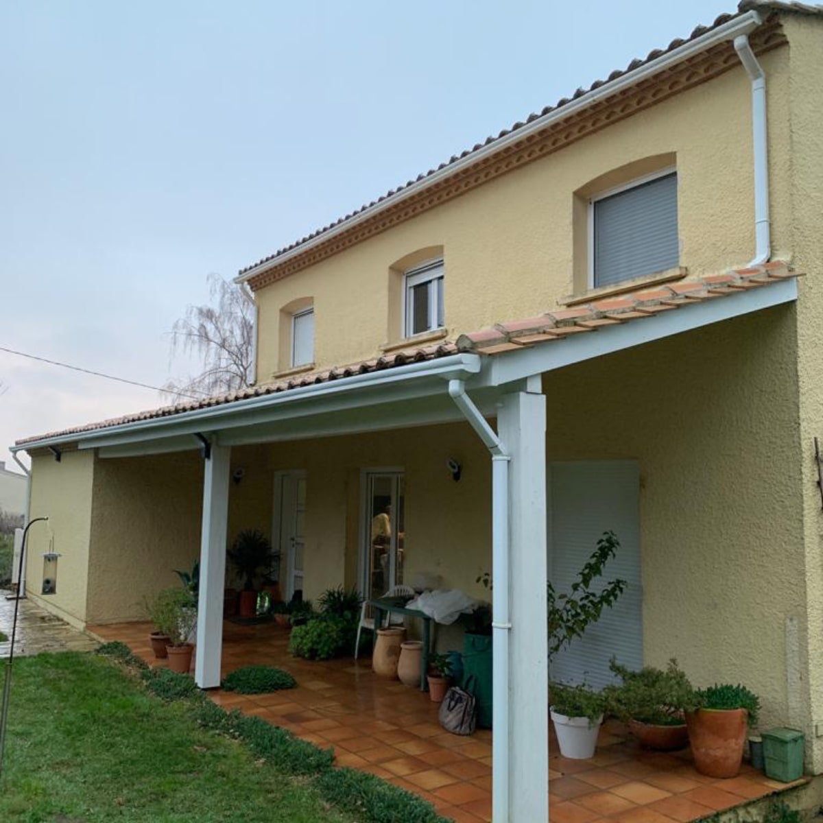 Photo d'une maison avant ravalement de façade à Plassac.