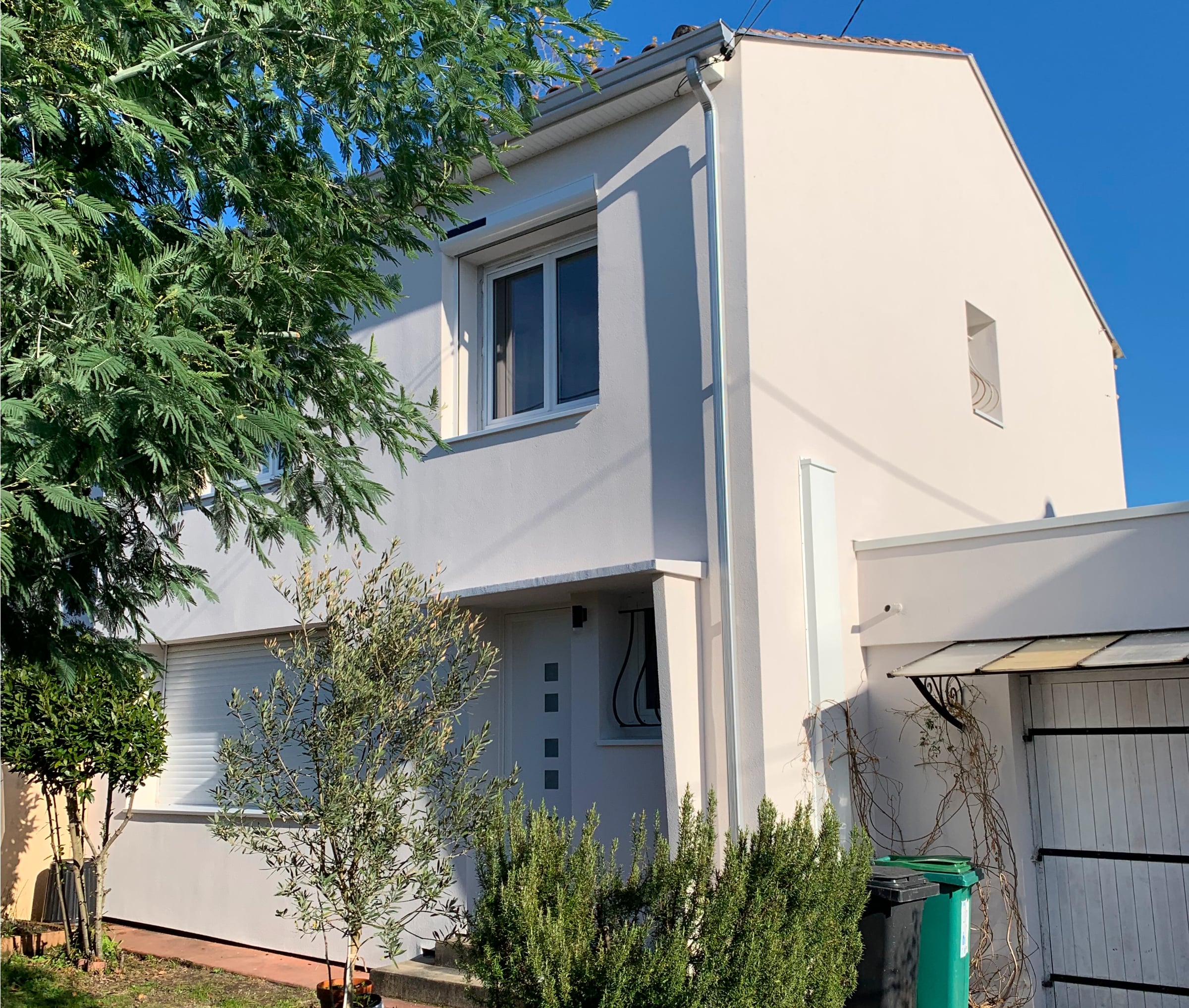 Après isolation thermique par l'extérieur de cette maison 1 étage à Mérignac