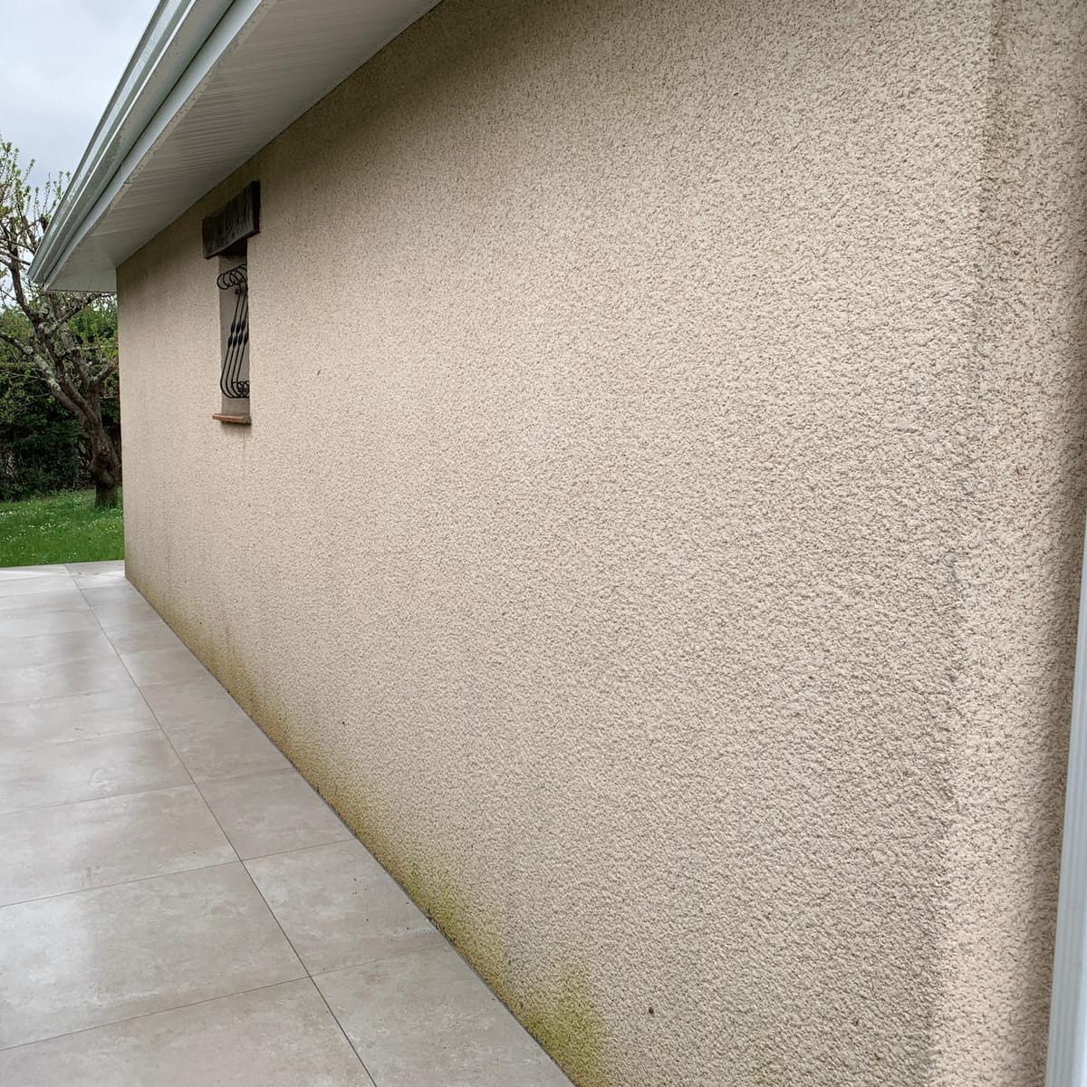 Photo d'un mur avant le ravalement de façade à Floirac.